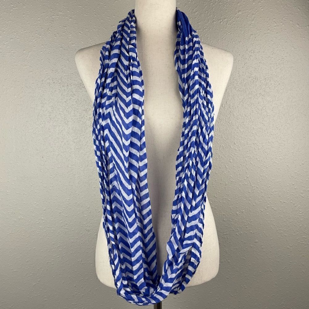 Chic Viscosse Infinity Scarf EUC